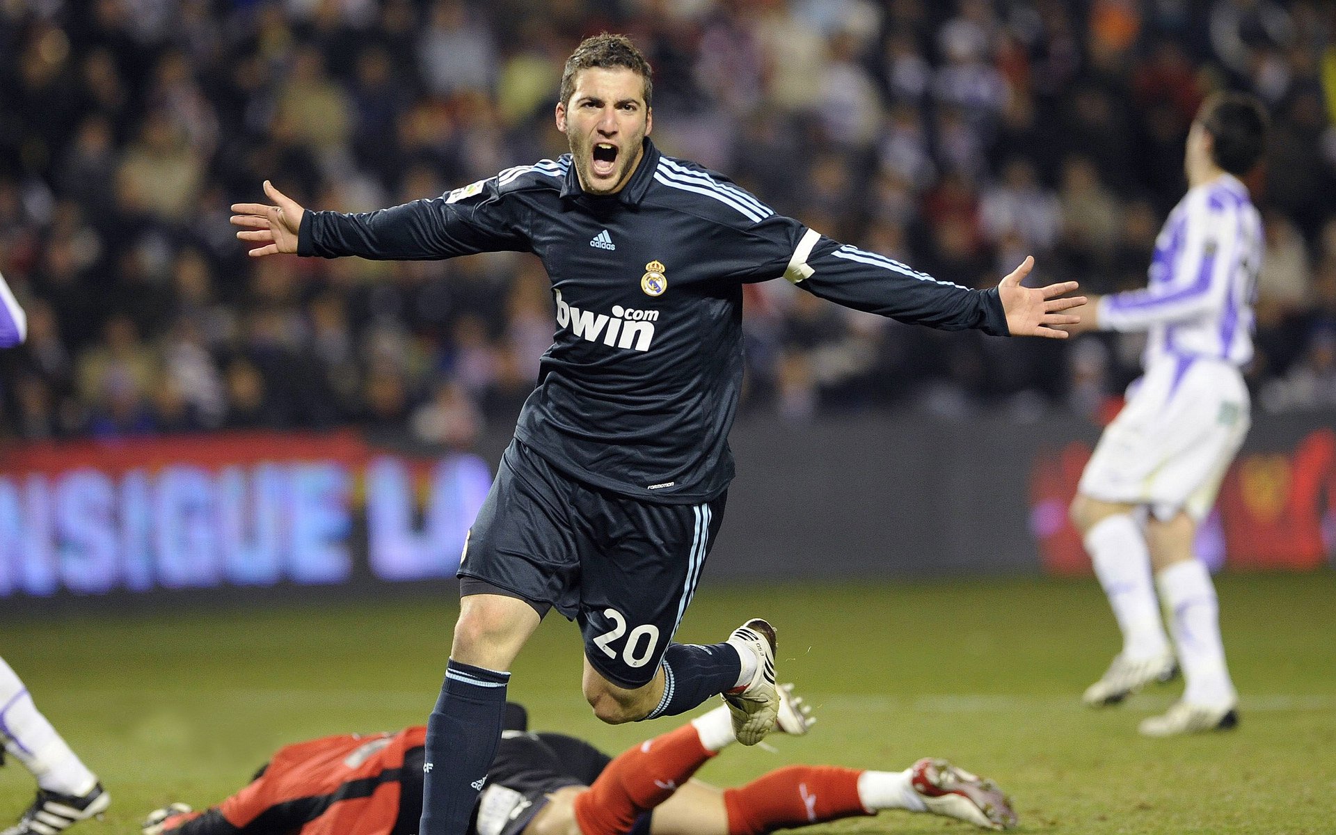 包含巴黎圣日耳曼士气爆棚，全运会抢七大战遇上利物浦，目标明确直指晋级的词条